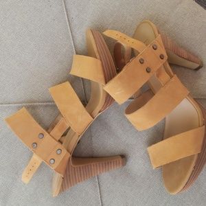 Franko Sarto Mulan Biscuitle size 10 women's sandles